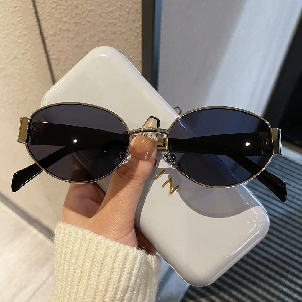 Round Frame Sunglasses for Women Fashion Decor Street Photo Eyewear
