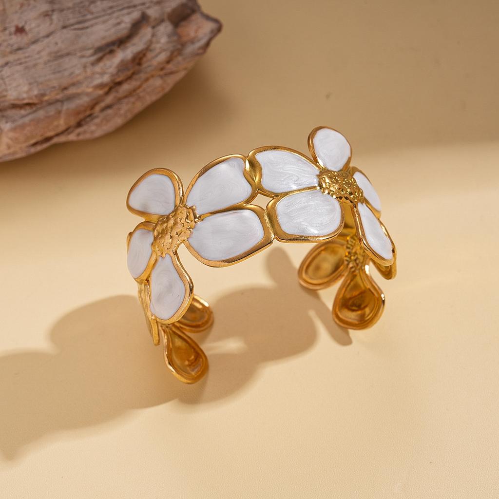 Retro-Stil Edelstahl Tropföl Blume Öffnungsarmband Urlaubsstil Personalisierter Umweltschutzschmuck