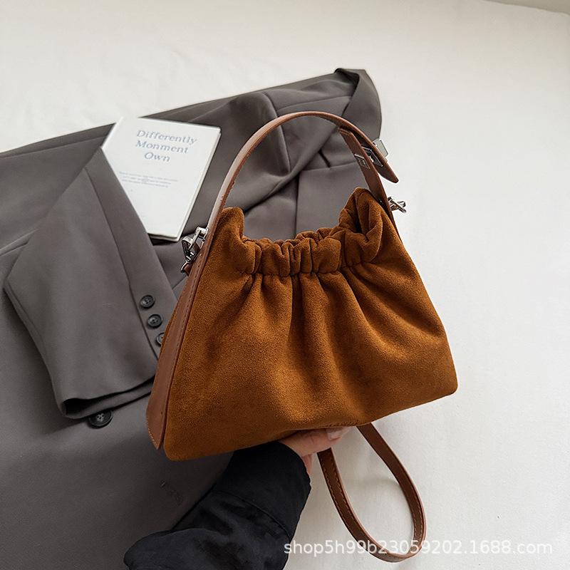 

New fashion cloud bag trendy temperament shoulder messenger bag niche design pleated handbag коричневый