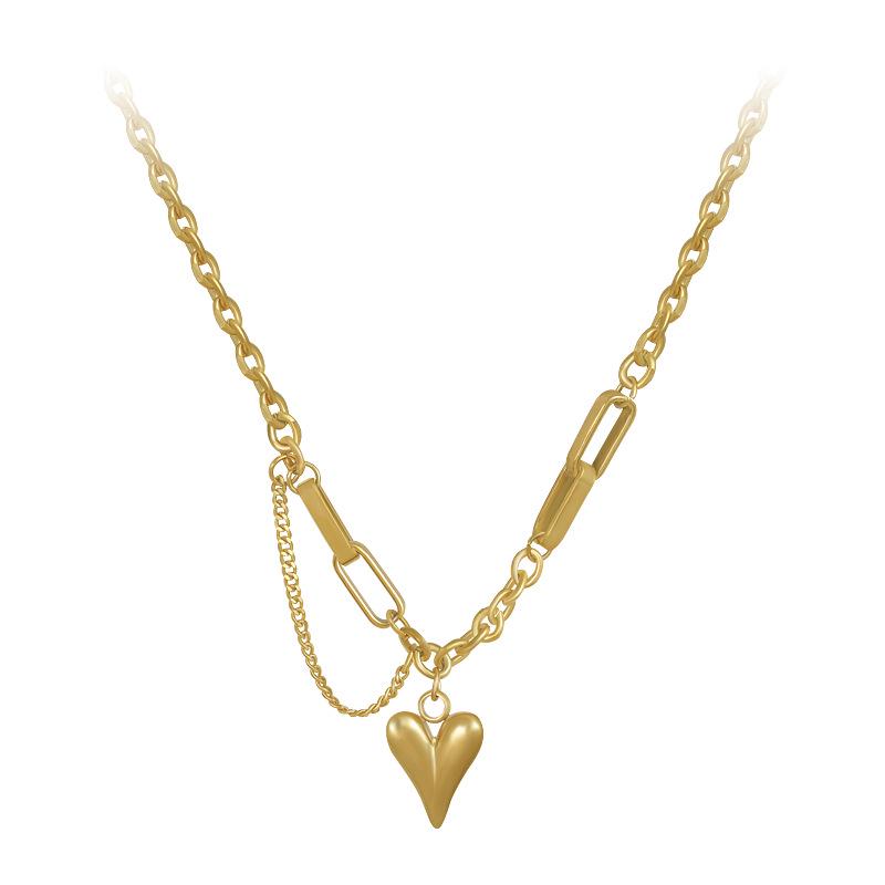 Titanium Peach Heart Necklace: Elegant Women's Clavicle Chain, Simple & Versatile Cold Style