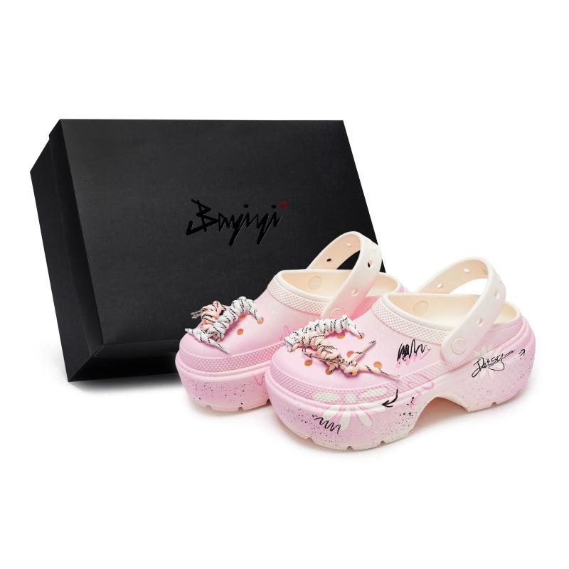 

Crocs Igloo 811 Manufacturing Daisy Dream Special Shoe Box Mini Daisy Clogs Unisex White Pink 43-44