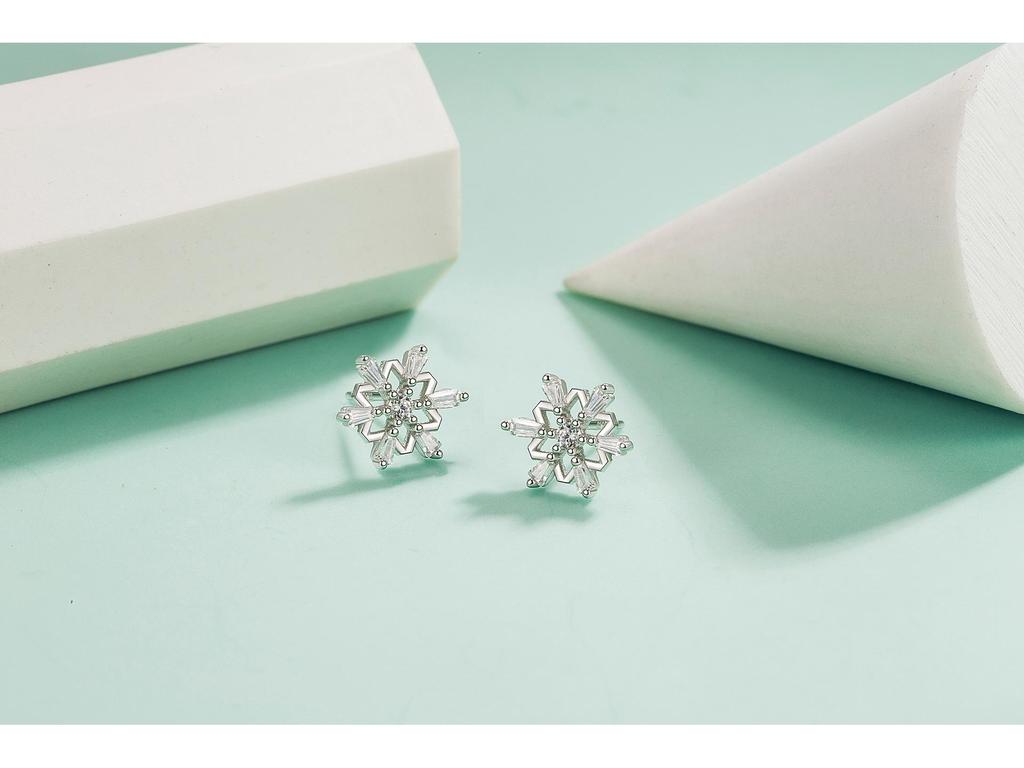 Romantic Snowflake Zircon Stud Earrings - Women's Elegant Charm with Inlaid Diamond and Leaf Design
