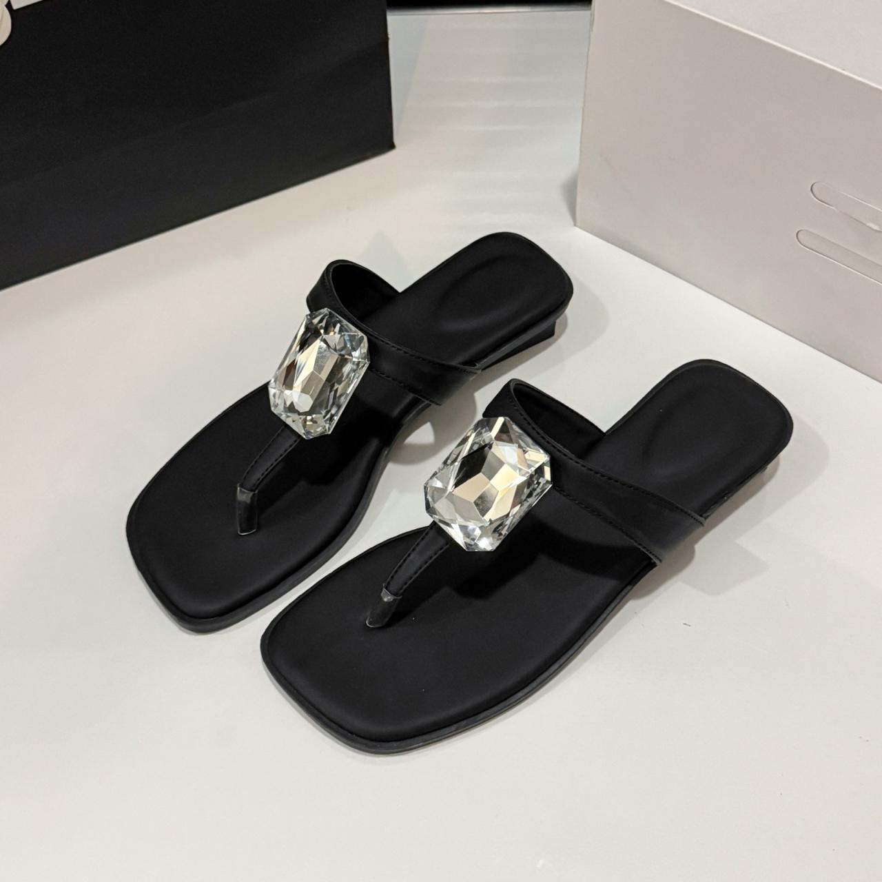 

Fashion Metal Decorate Women Slippers Summer Beach Slippers Flip Flops Female Outdoor Luxury Flat Sandals Home Slides Women 39 чёрный