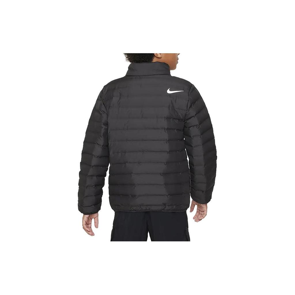 Nike Kurtka puchowa z dużym nadrukiem logo na piersi i stójką, długi rękaw, kurtki dziecięce, czarna NY2342016GS-002