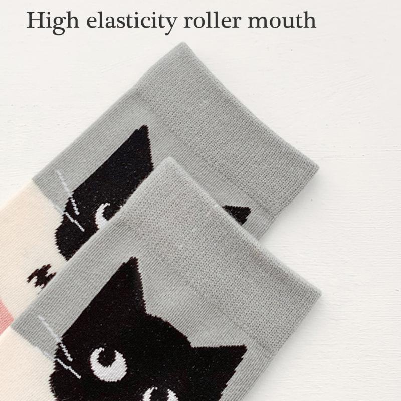 Fashionable Middle Calf Socks with Cartoon Cats Print in Soft Cotton Color Block Student Crew Socks Hosiery for Women