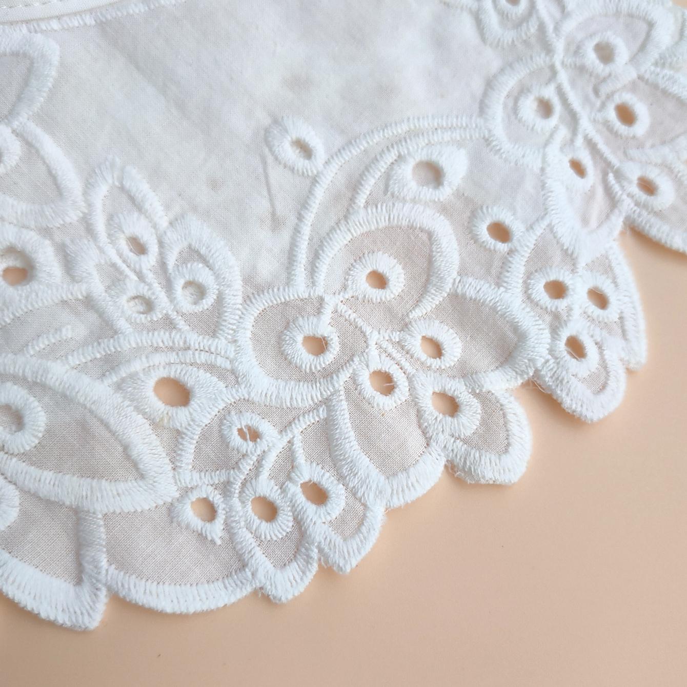 

Маленькая шаль, элегантный ретро кружевной ложный воротник. Изысканный вышитый цветочный узор. Регулировка троса. Классический стиль. Универсальный