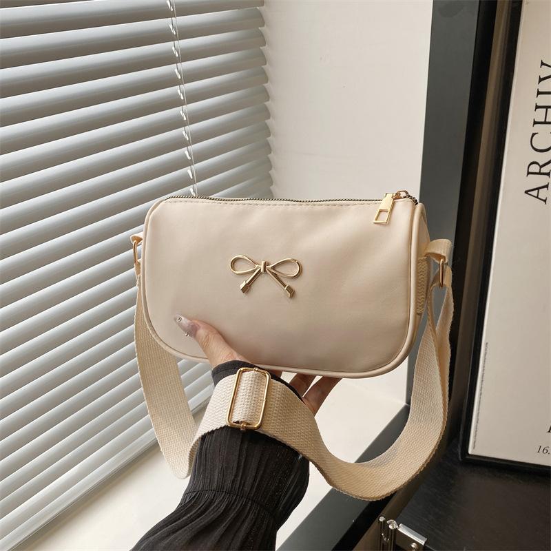 

Niche high-end fashion casual bag women s new summer portable versatile oblique span small square bag