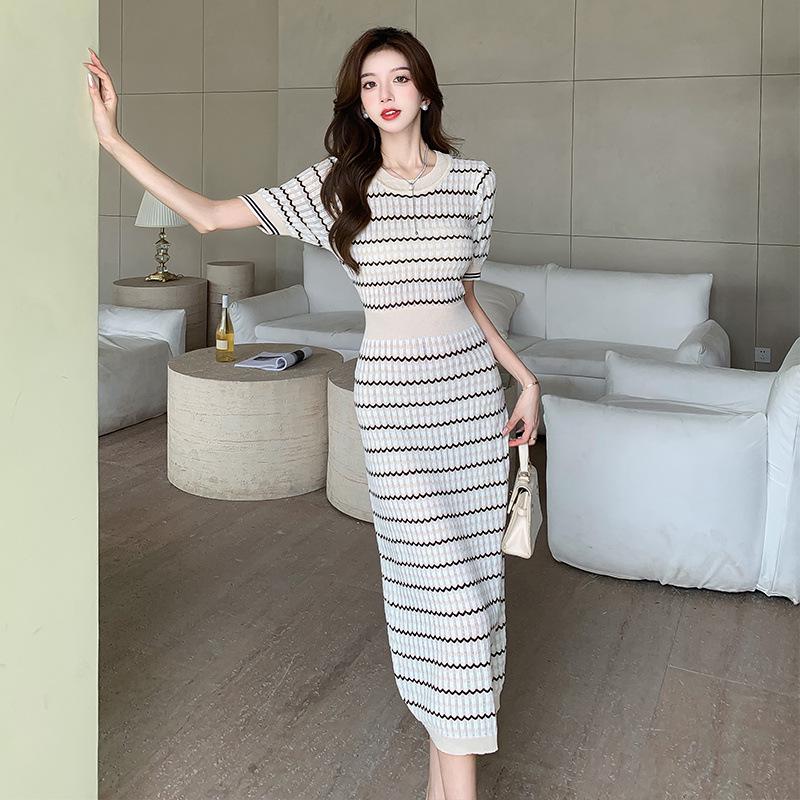 Women's French-Style Striped Color-Block Knit Dress, Waist-Cinched Slimming Midi