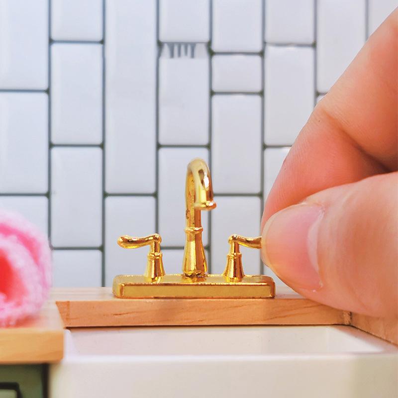 1 Pcs Bathroom Model Decor Toy Accessories Miniature Simulated Bathroom Golden Mini Faucet Model Toys 1/12 Scale Dollhouse