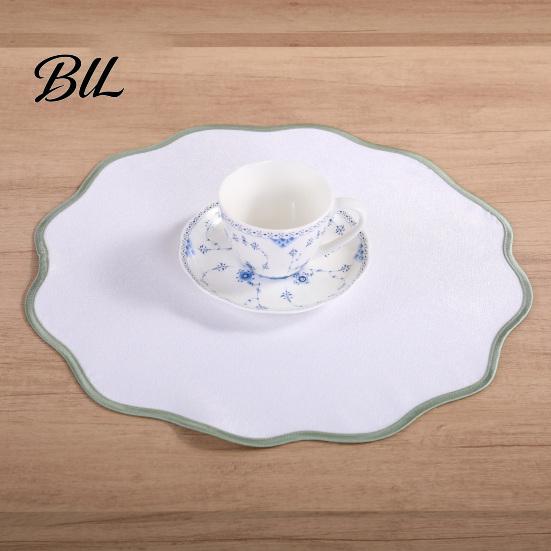 Dining Table Placemat Scalloped Round Linen Machine Washable Heat Farmhouse Insulation Mat for Protection Decoration Elegant