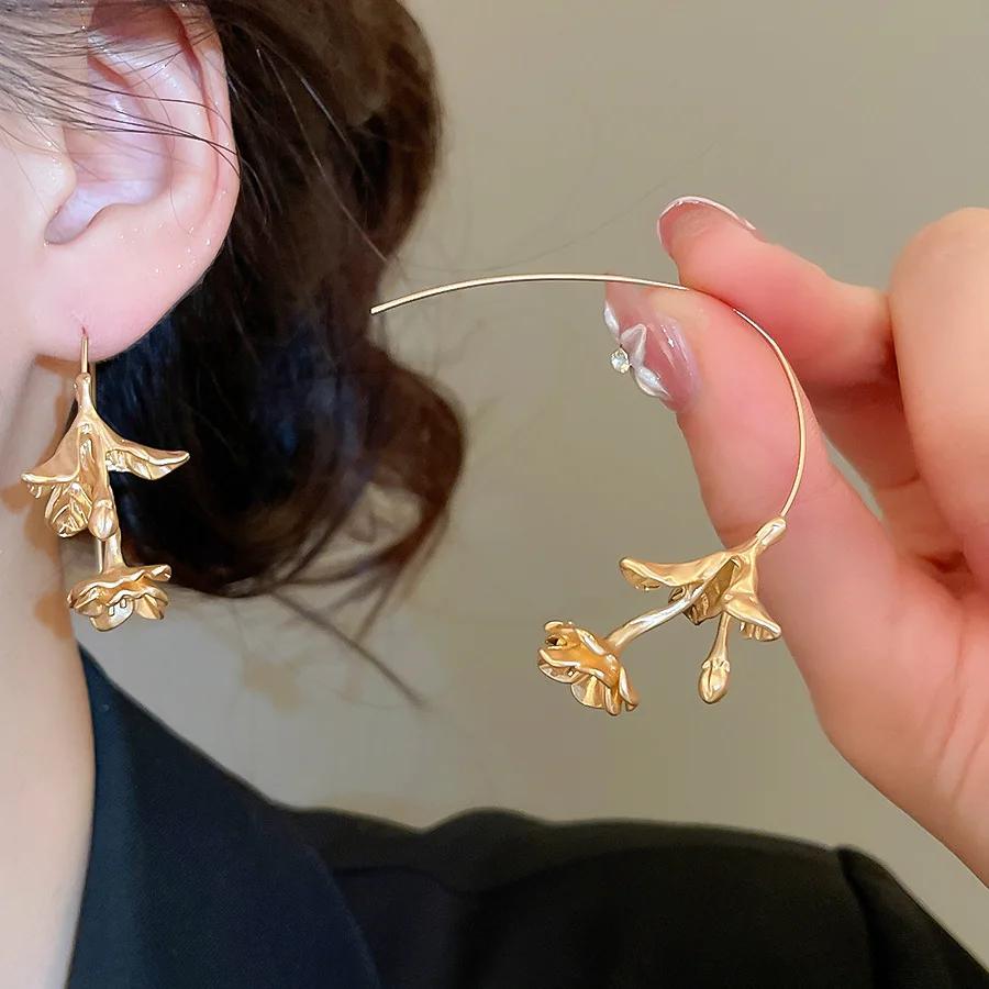 

Fashion Metallic Flower Leaf Hook Earrings for Women Girl Unique Individualistic Niche Dangle Earrings Party Jewelry Accessories