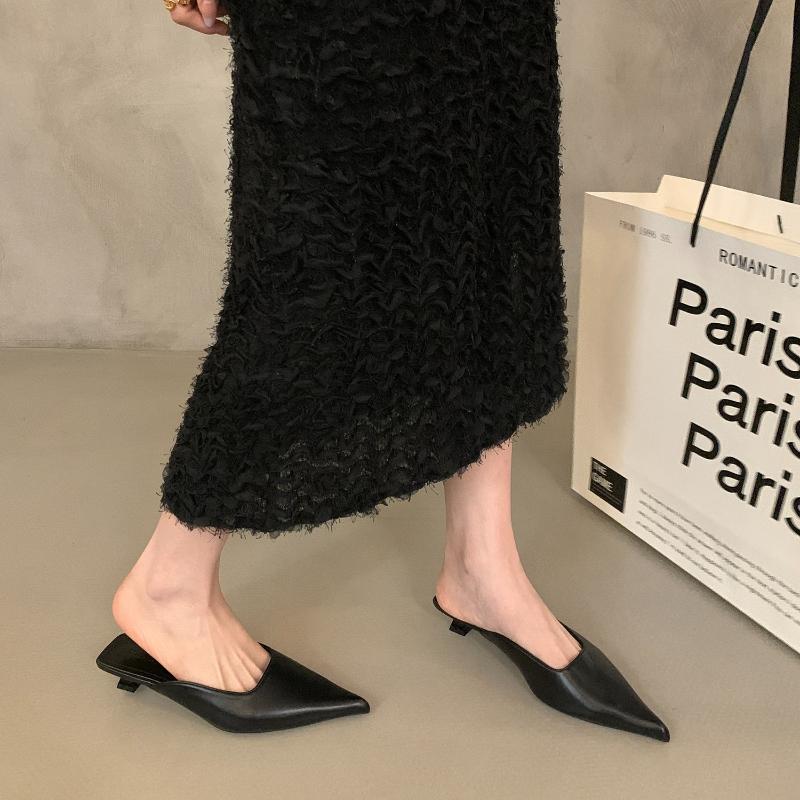 Neue Frühling Sommer Niedriger Absatz Damen Mules Hausschuhe Mode Zehenbedeckung Zum Hineinschlüpfen Slide Damen Weiches Leder Partykleid Sandalen