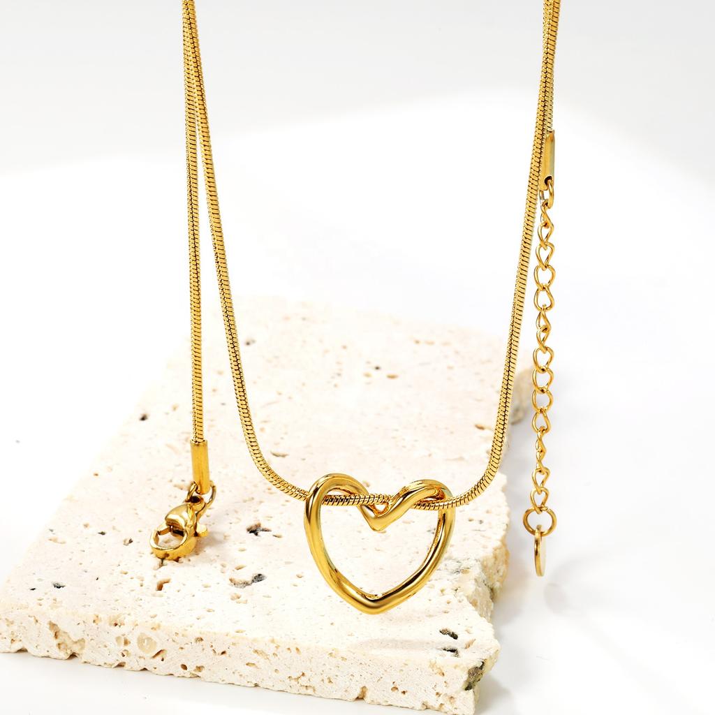 Geometric Hollowed Pendant Fashion Necklace Custom 18k Gold Plated Non Tarnish Necklace Stainless Steel Heart Necklace for Women