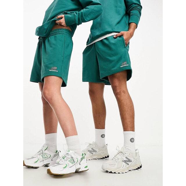 

Зеленые спортивные шорты New Balance