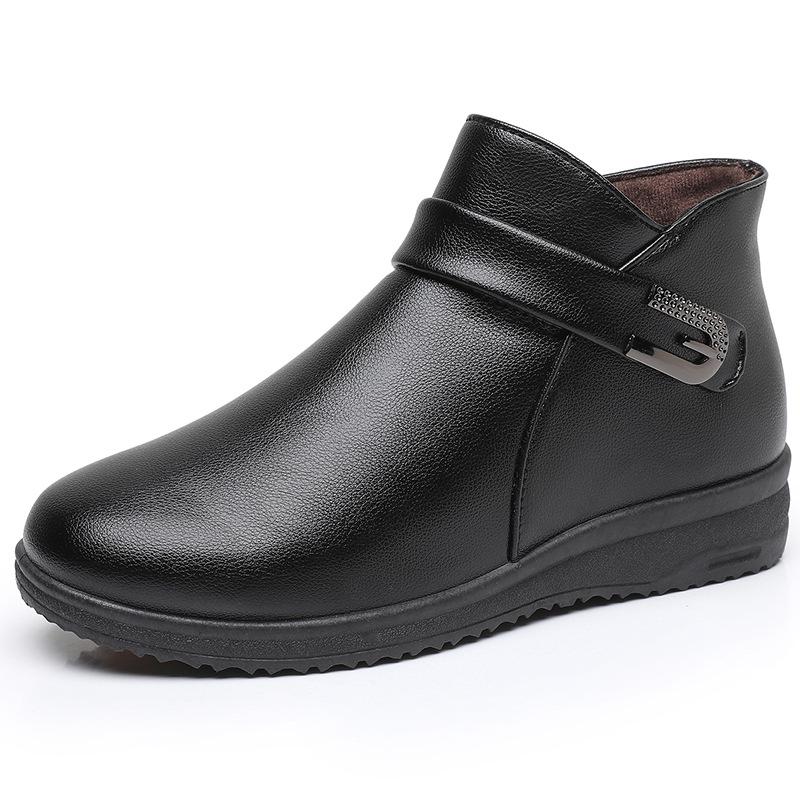 Mom's Winter Velvet-Lined Non-Slip Short Boots: Soft-Soled Leather Snow Boots for Middle-Aged & Elderly Women