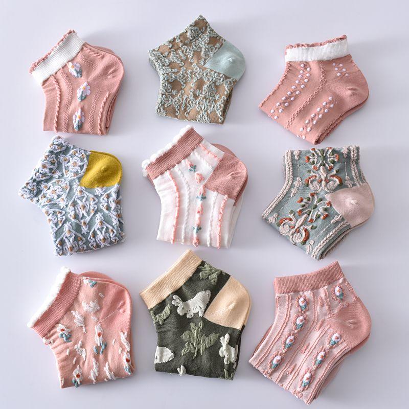 5/6PCS Hot Selling Woman Socks Ethnic Retro Vintage Harajuku Crew Socks Flower Embroidery Fashion Japanese Kawaii Cute Socks Women Gift
