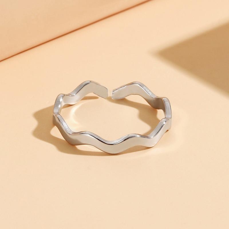 

Simple Mobius plain ring ring Versatile wind geometric wave opening stainless steel ring