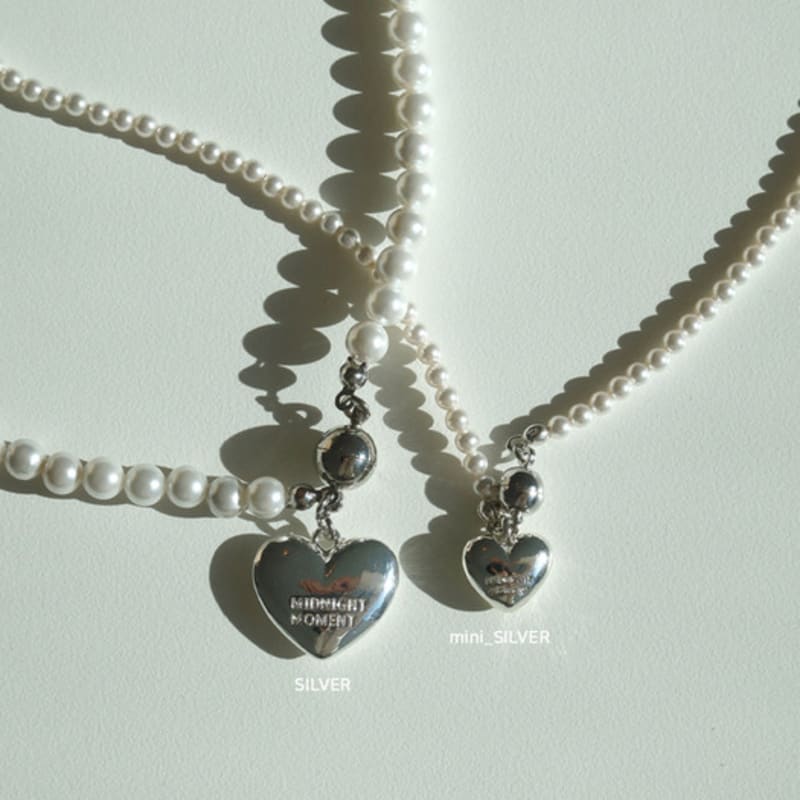 MIDNIGHT MOMENT magnet love pearl necklace (2COLORS)