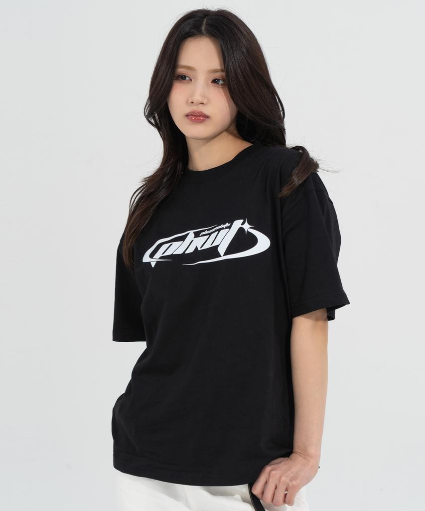 Peijeuhwaiteu [Phase_1] Millenium Logo Tee_Black / 8802026-St04