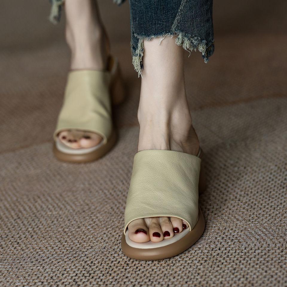 Thick-bottomed one-word drag women's new outer wear open-toed middle heel soft waterproof table heightening round head cool slippers in summer 2025