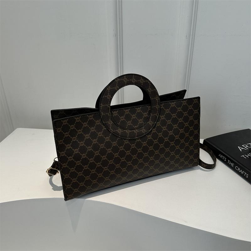 

Простая и модная сумка через плечо, нишевая дизайнерская женская сумка-мессенджер 2024 года, новая летняя модная повседневная портативная маленькая квадратная сумка