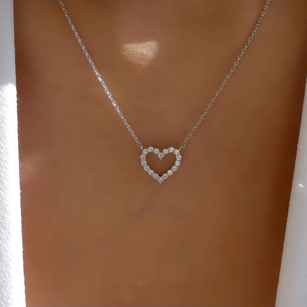 Heart-shaped Pendant Necklace With Diamond And Openwork Zircon Design – , Stylish, Fresh, Sweet, And Sophisticated Accessory.