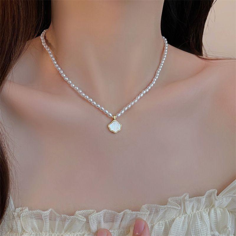 2026 New Pearl Necklace Women's Premium Versatile Sweater Chain Niche Design Clavicle Chain Accessories