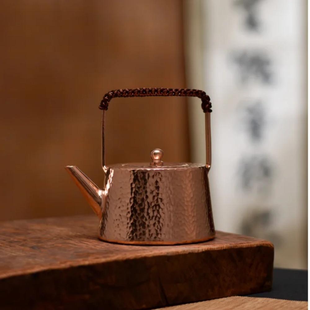 

Медный чайник малого размера