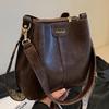 Big bag women 2025 new Korean versatile retro shoulder bag large capacity broadband messenger bag commuter bucket bag