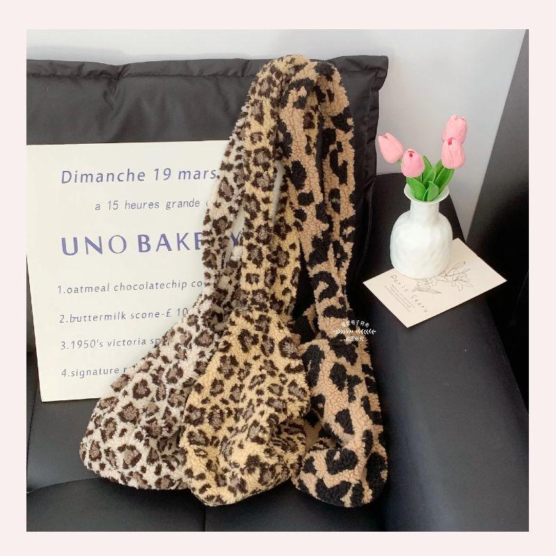 Leopard Print Korean-Style Lamb Wool Shoulder Bag: Large Capacity Autumn/Winter Crossbody for Women