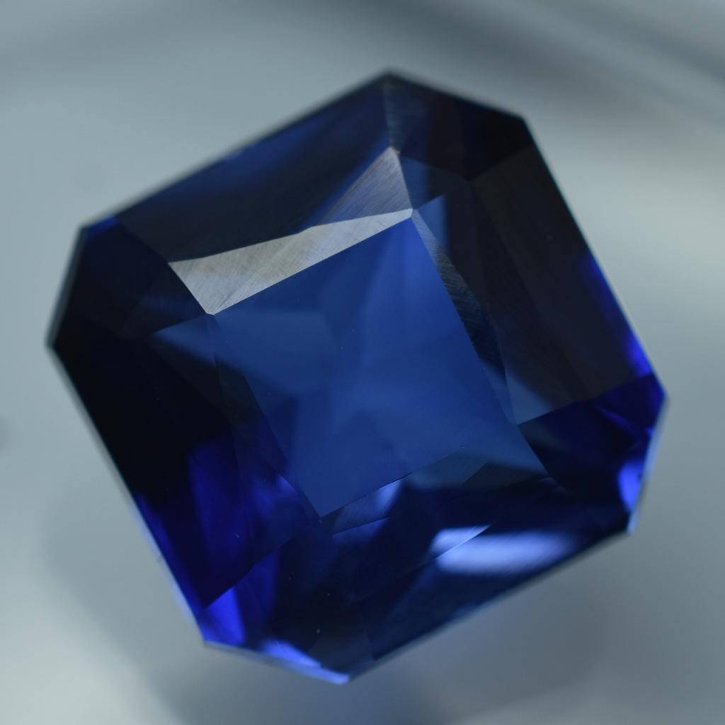Natural Blue Tanzanite Loose Gemstone 8.15 Ct Square Cut for Jewelry Making and Gem Collections