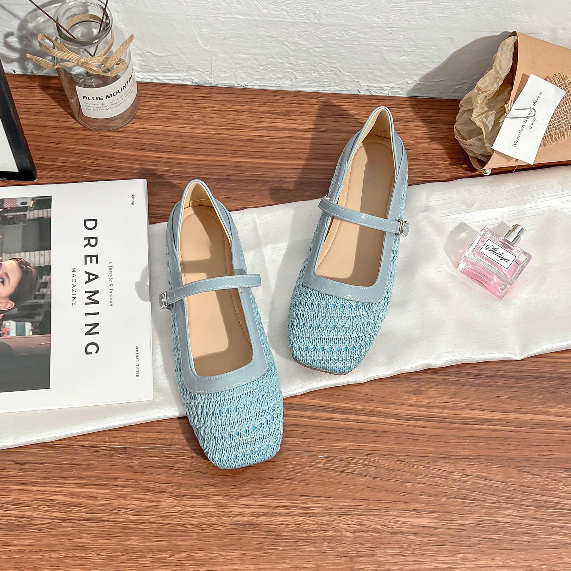 

Summer new flat-soled single shoes women s woven high-end temperament outer wear versatile soft-soled casual shoes Xiaoxiangfeng 2025 35