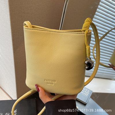 This Year, the Popular Bucket Bag, Mobile Phone Bag, New Women's Bag, Retro Lychee Pattern PU Shoulder Bag, Niche Casual Messenger Bag.