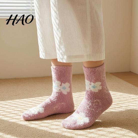Warmth Retaining Sleep Socks Coral Fleece for Women, Soft Thermal Crew with Non-Binding Plush Footwear Top, Fuzzy Cute Prints Autumn Winter Velvet