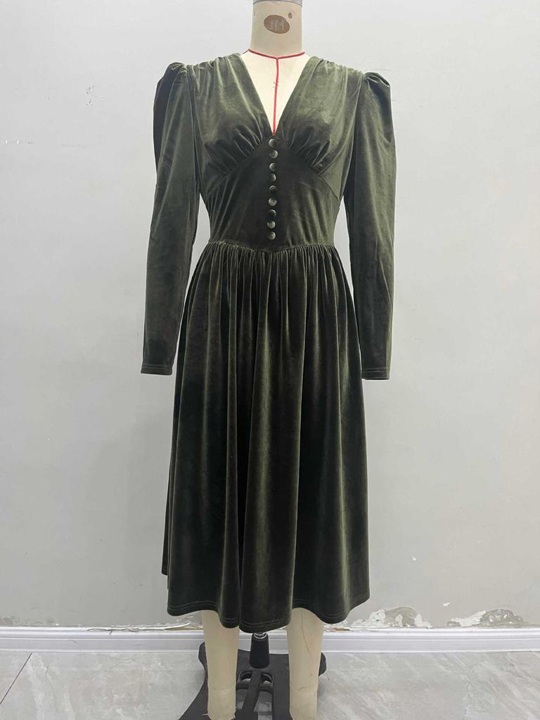 French Retro V-Neck Velvet Dress: European & American Autumn/Winter Long-Sleeve Slimming Fashion