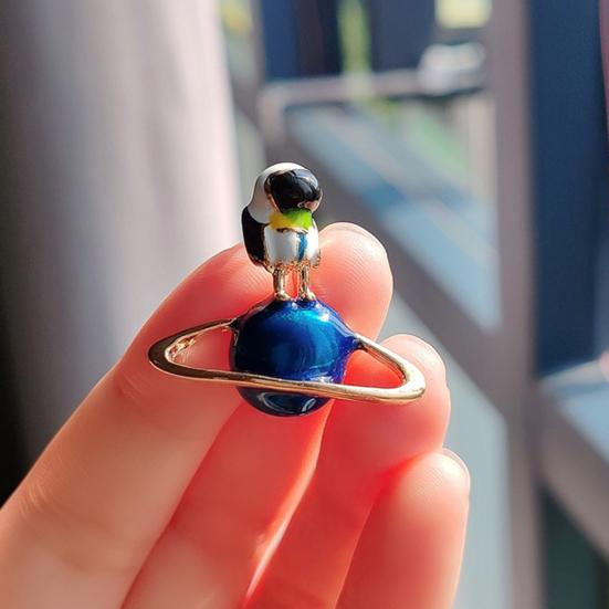 Astronaut Brooch Pin Enamel Blue Planet Lapel Pin Alloy Spaceman Badge Outfit Accessory