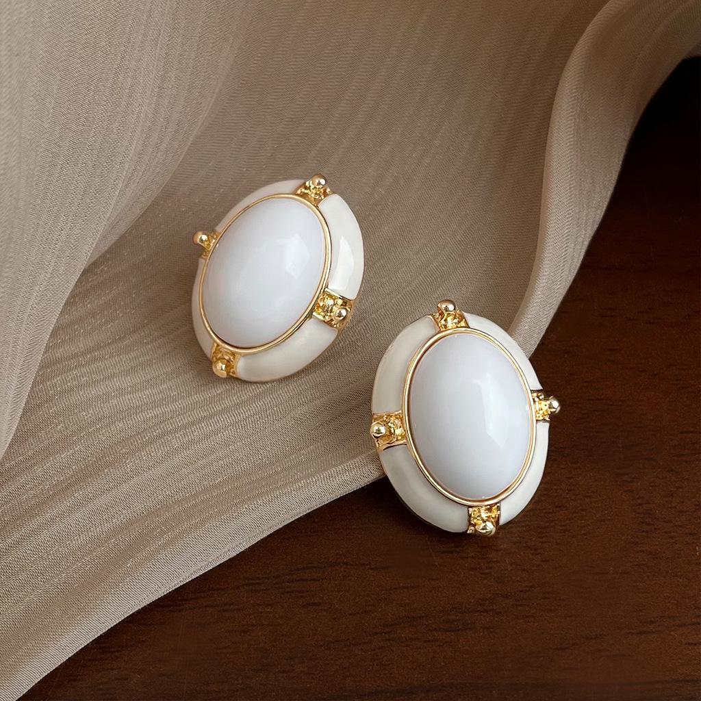 Silver Needle Retro Geometric Stud Earrings - French Court Light Luxury Style