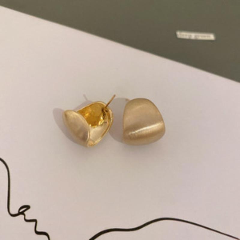Silver needle hemisphere metal stud earrings Korea's new light luxury brushed design earrings fashion temperament earrings
