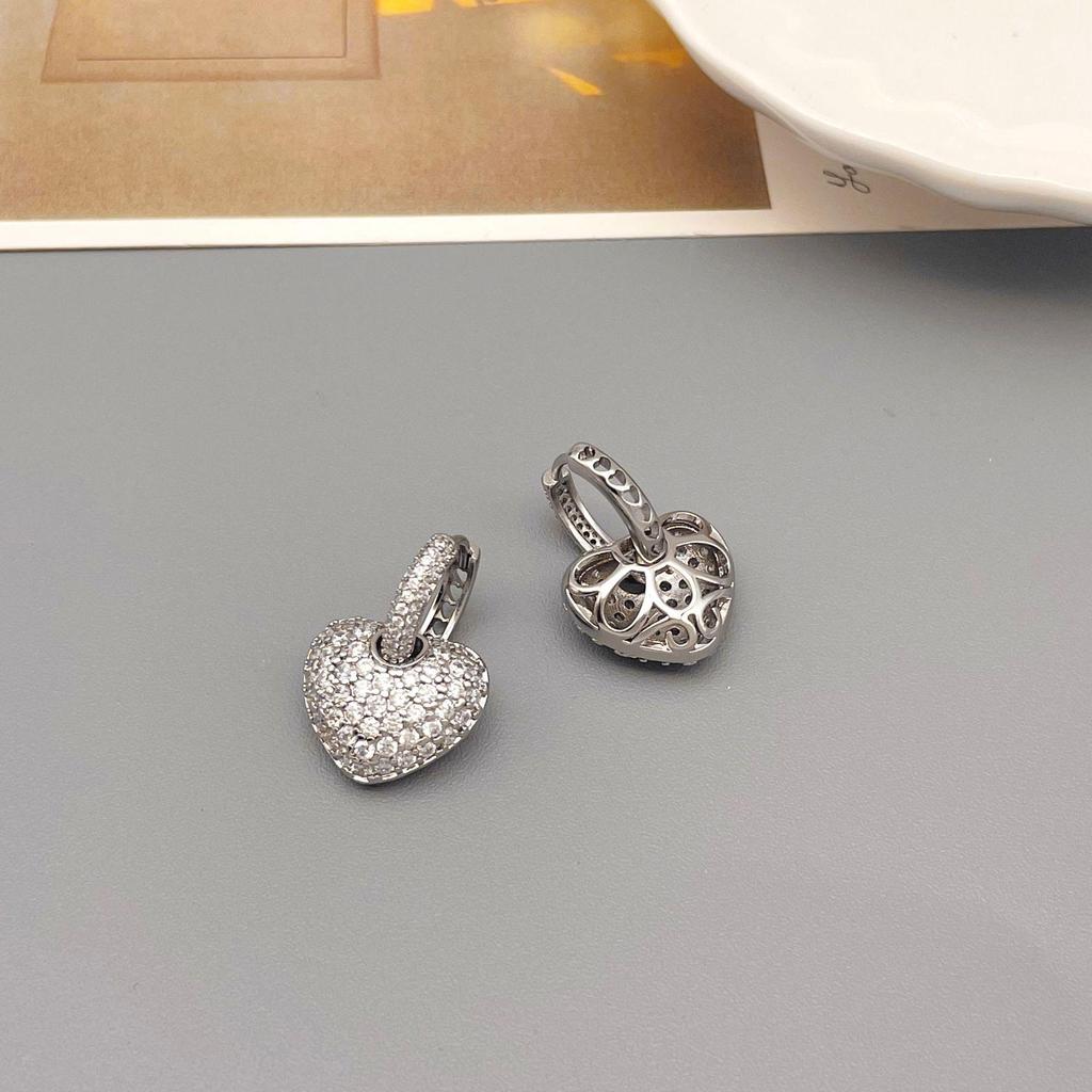 Korean & Japanese Hollow Heart Zircon Earrings: Elegant Dual-Wear Clip for Commuting & Fashion