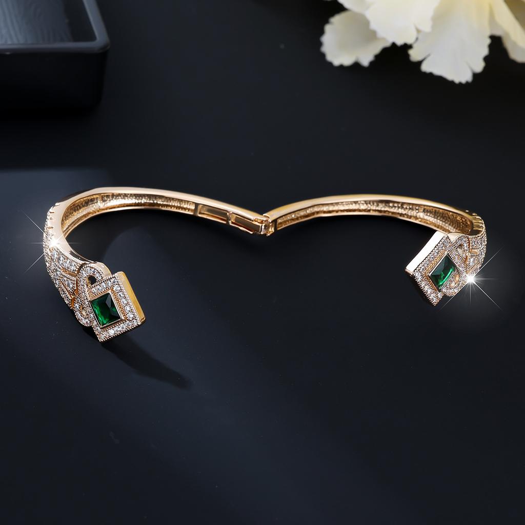 New High-end Super Flash Zircon Square Emerald Bracelet