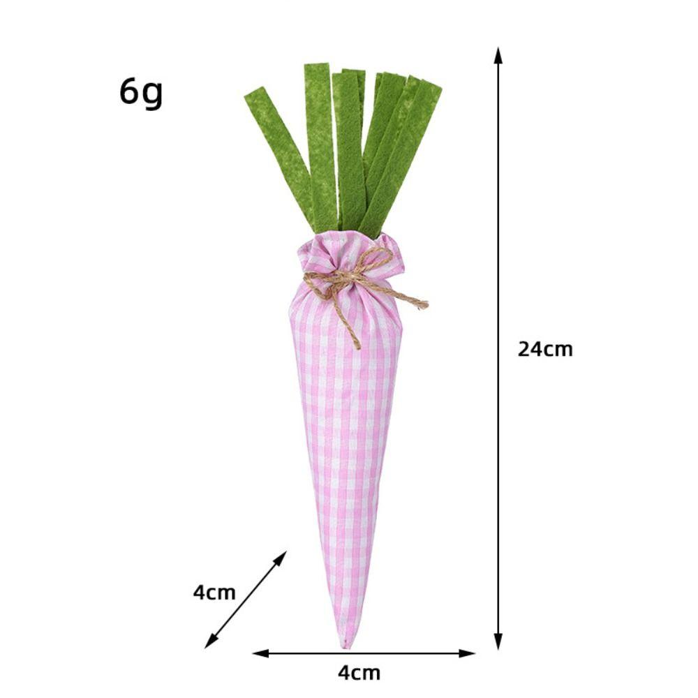 Decorazione pasquale con bambola di carota in tessuto appesa, giocattolo per feste.