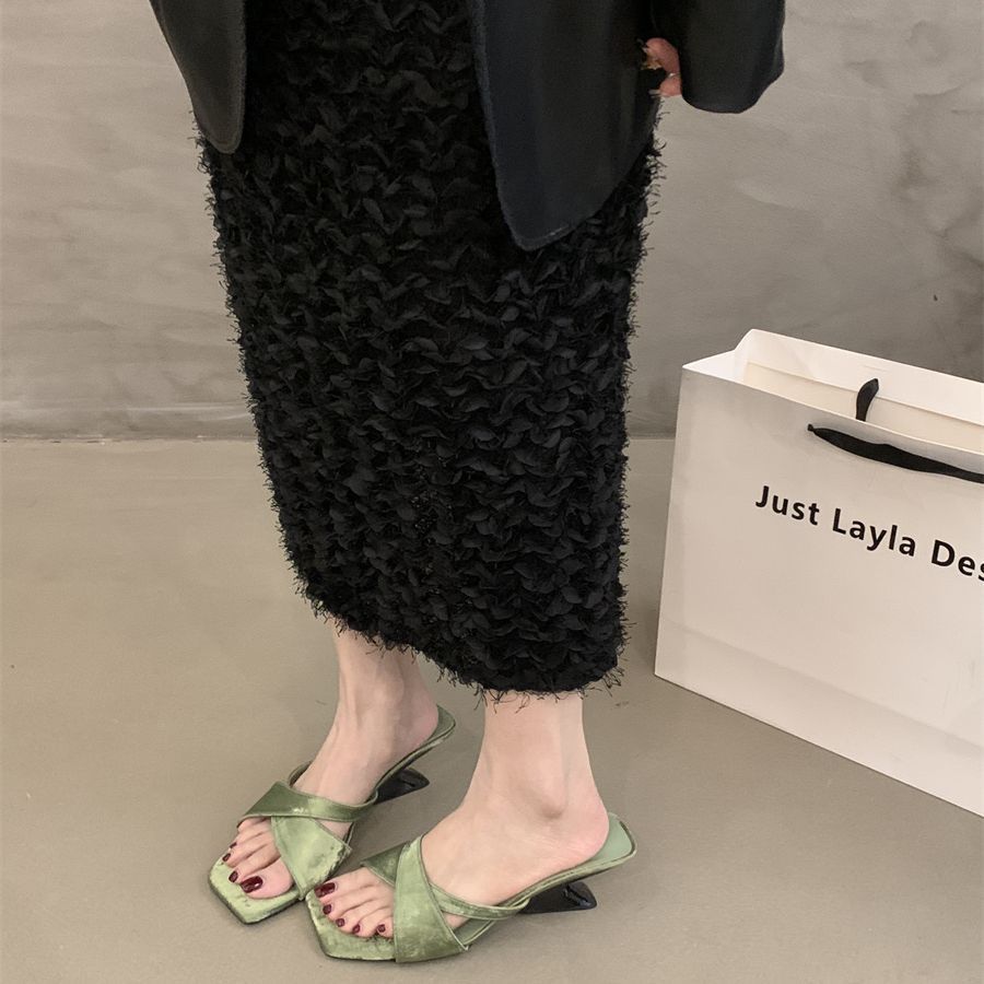 New Chinese-style slope heel cool slippers, outside fairy shoes, new square head with skirt temperament sandals in summer 2025