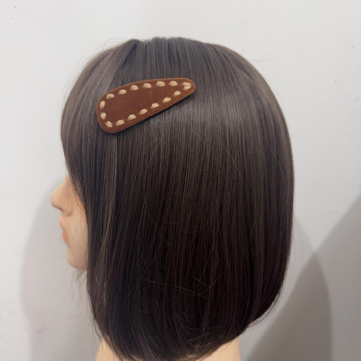 

Elegant Flocked Side Clip for Women - Cute Forehead Bang Duckbill Clip for Autumn/Winter кофейный