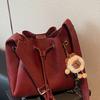 High-value retro small bag women's autumn new messenger bag fashionable and fashionable shoulder bucket bag
