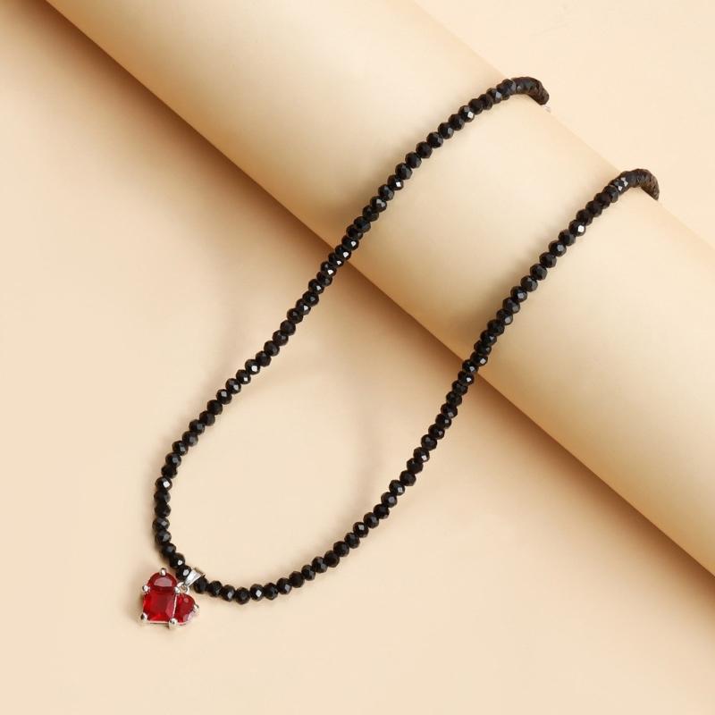 Black Crystal Beaded Necklace with Heart Pendant Adjustable Length Choker Stylish Neckchain for Fashionable Women