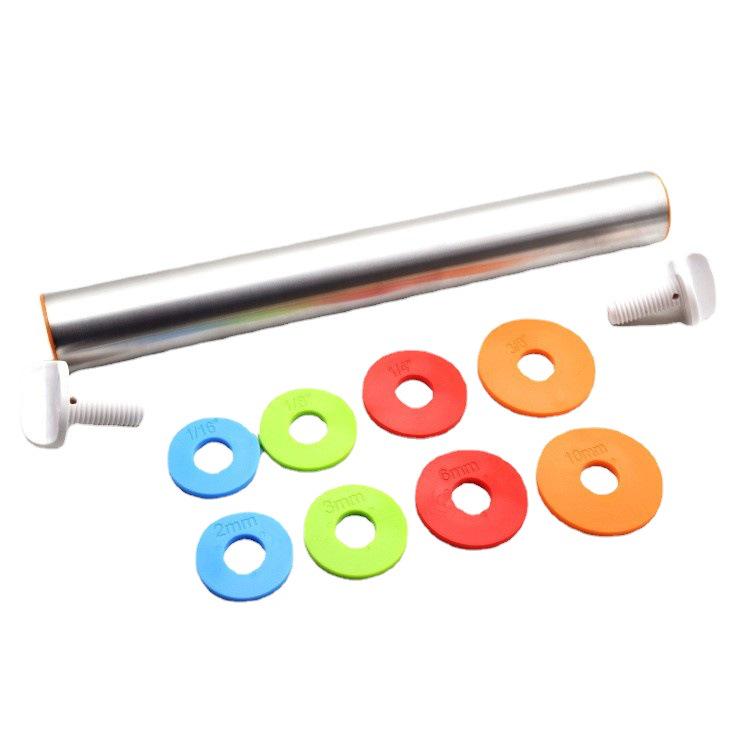 Nastavitelný nepřilnavý nerezový váleček se stupnicí na pečení