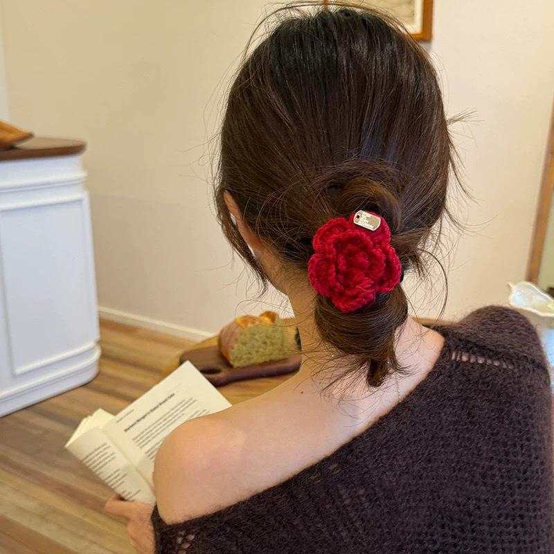 

Knitted Wool Rose Hairpin New Year and Festival Celebration Small Hairpin Shark Hairpin Hair Accessory Single-sided hair loop