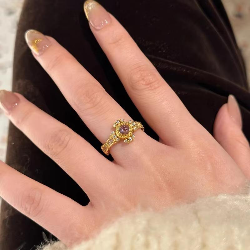 Light Luxury Purple Dazzling Rings for Women Inlaid Amethyst Exquisite Retro Palace Style Texture Ring Fine Zircon