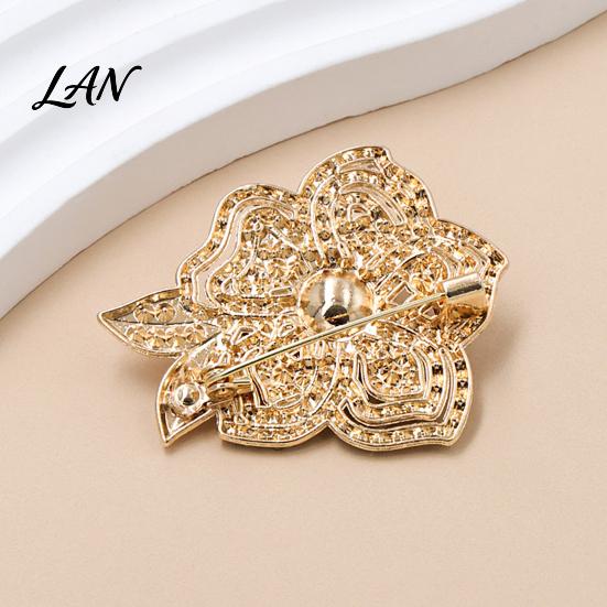 Decorative Flower Pin Faux Pearl Rhinestone Brooch, Women Girls Retro Floral Lapel Non-fading Pin, Badge for Clothes Bag Hat Scarf Suits Secure Clasp