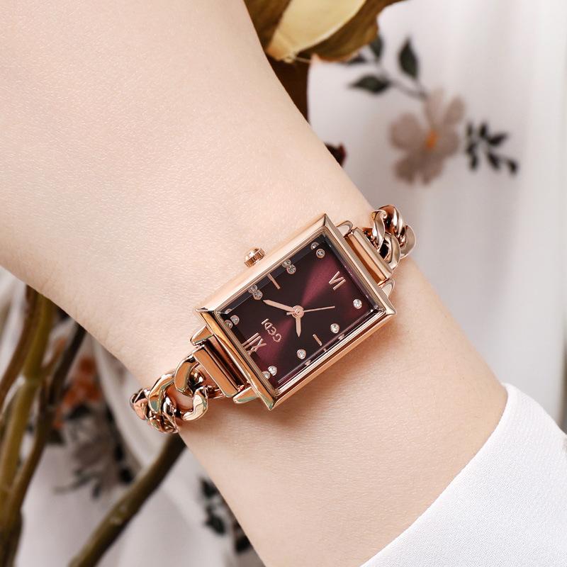 Plaque Carrée Créative pour Femmes Bracelet de Niche en Alliage Montre à Quartz Étanche